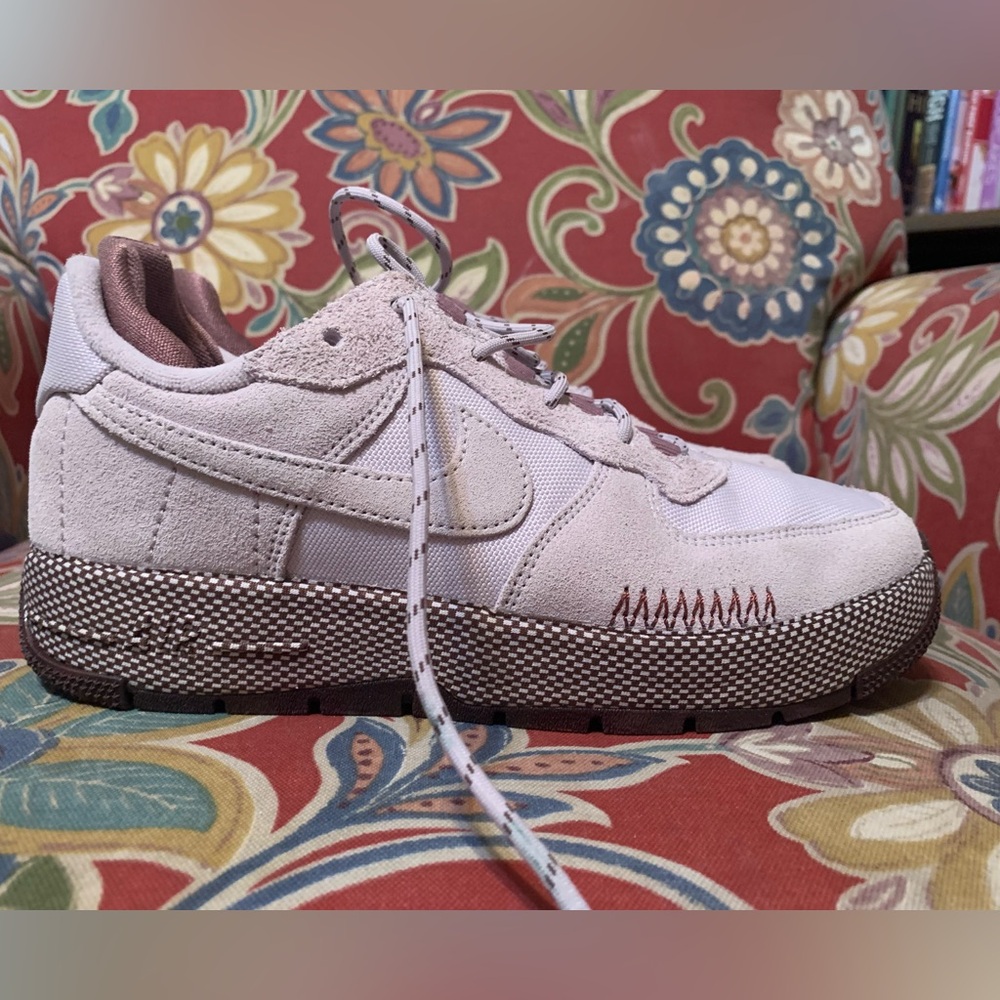 Nike Women’s Athletic Sneakers in Light Pink and Brown